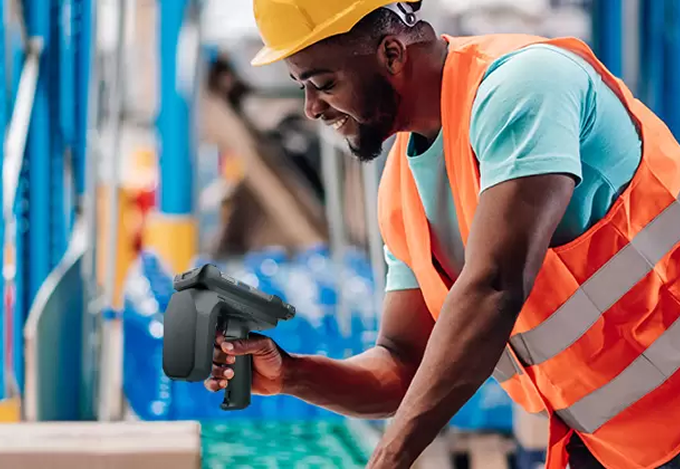 Warehouse worker using a TSC handheld RFID scanner to read tags in real time